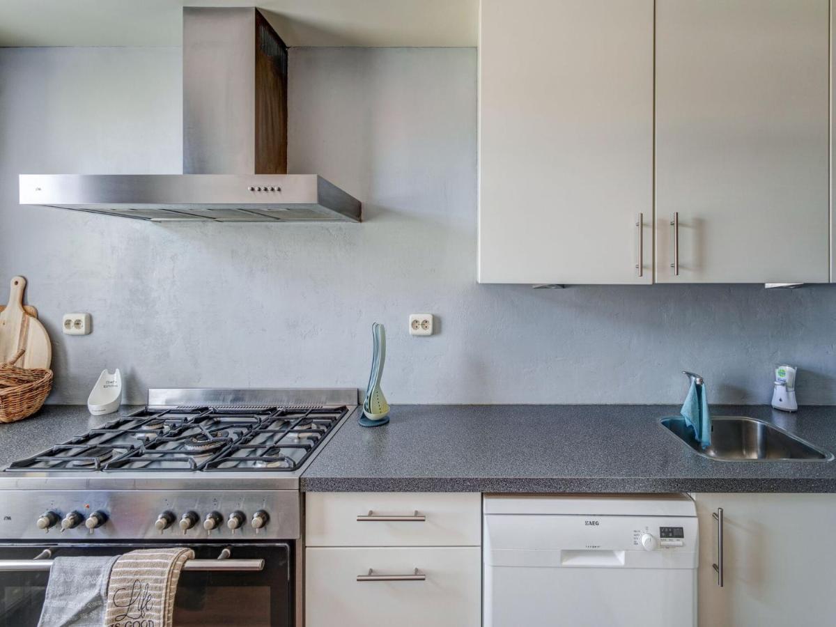 Beautiful Apartment In City Center Леэварден Экстерьер фото